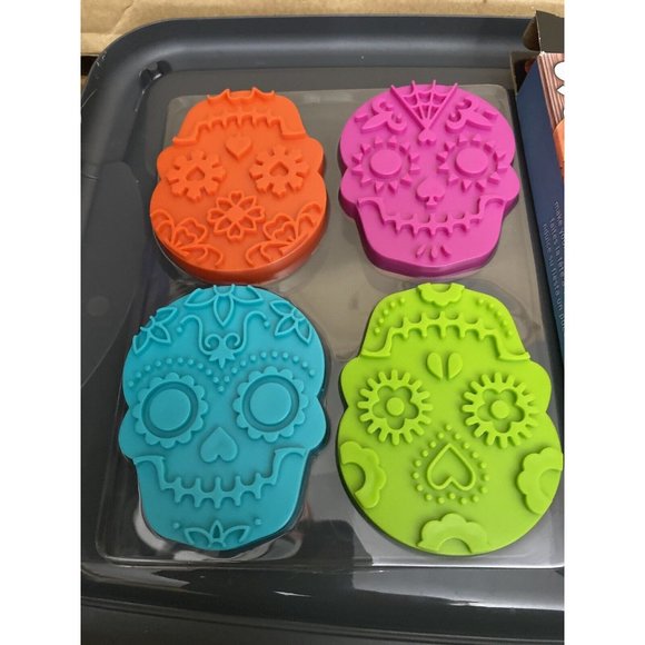 Fred & Friends Sweet Spirits Kooky Creepy Sugar Skull Cookie Cutters Stampers - Picture 2 of 4